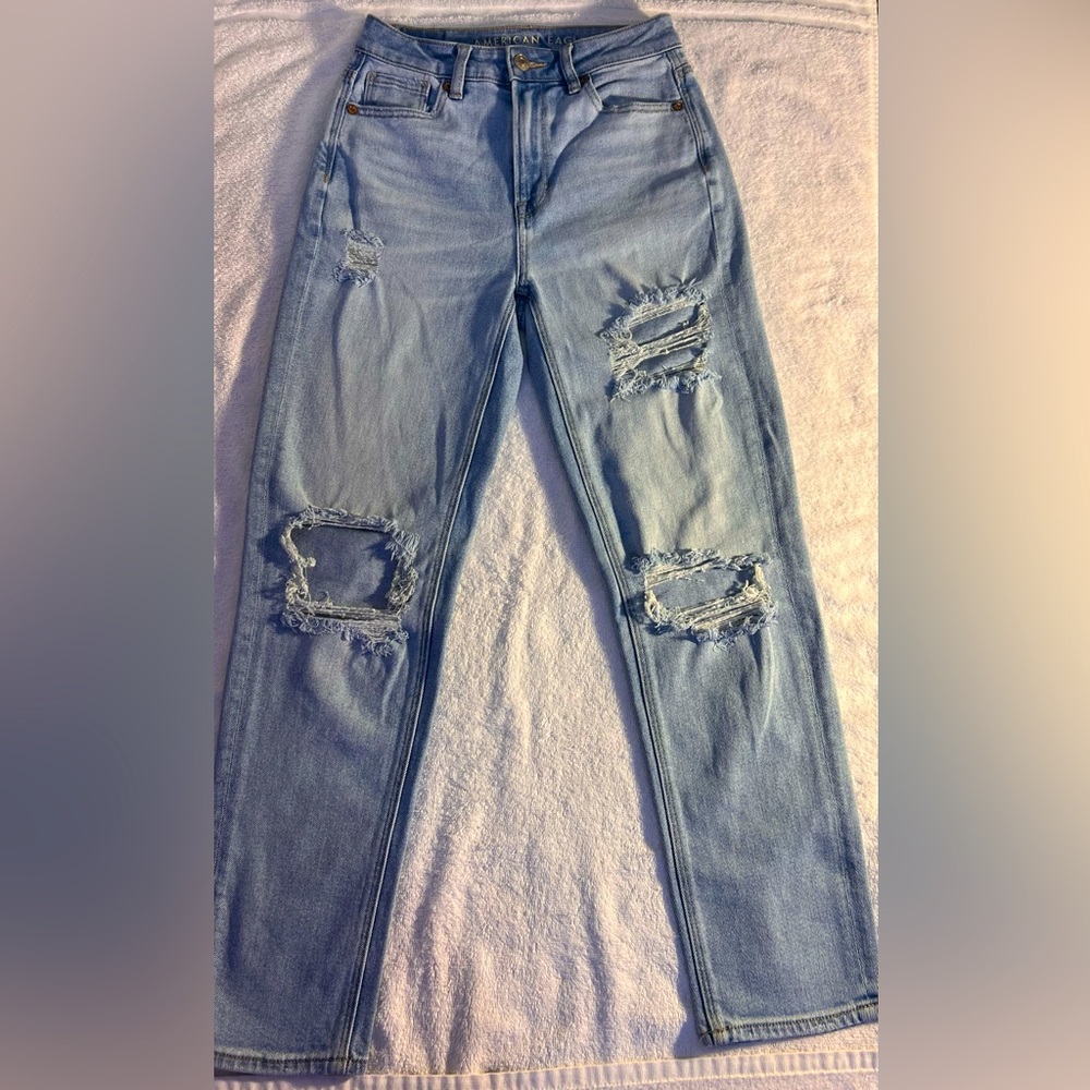 Light wash American Eagle jeans!